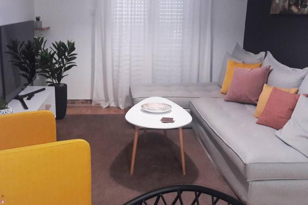 Elegant & Charming Apt. In The Hilton Area Apartamento Atenas Exterior foto